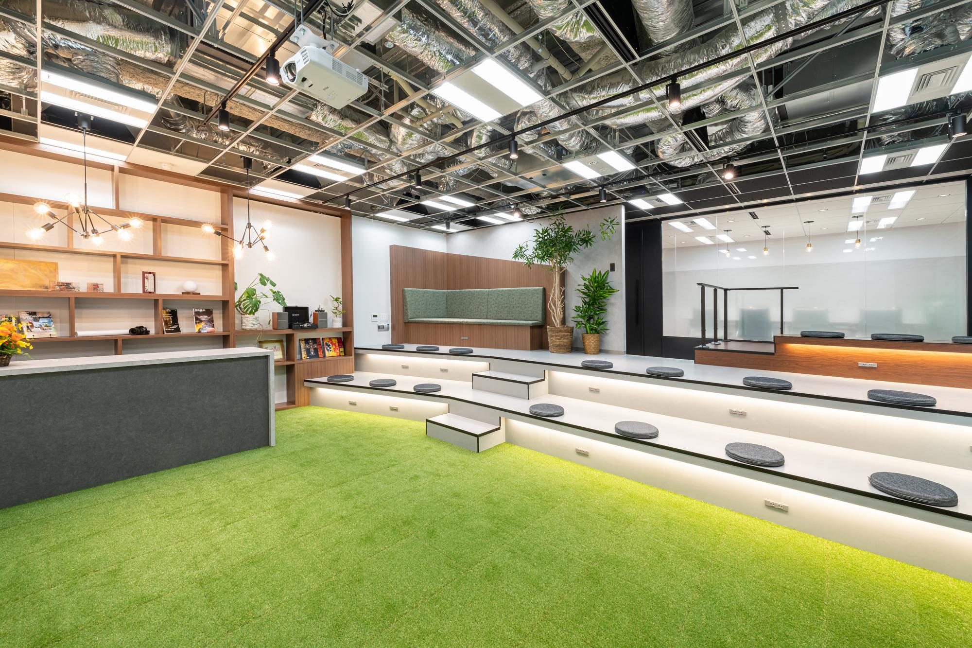 東京・大阪で、 オフィス移転プロジェクトマネジメントやオフィスの空間デザインなら、ミライズワークス
